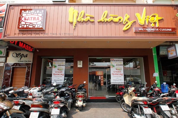 Bảng hiệu nhà hàng Việt