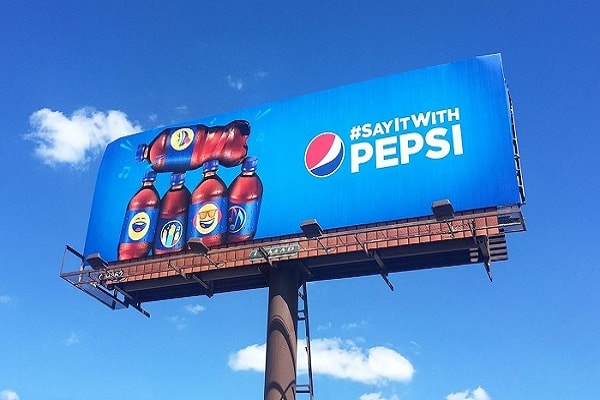 Hình thức quảng cáo bằng tấm lớn billboard