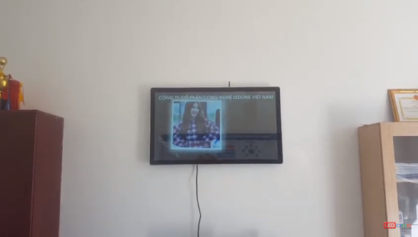 Thi công màn hình quảng cáo treo tường wifi 43inch tại hệ thống SKYPEC 1